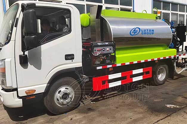 Asphalt-spreader-truck-1-1