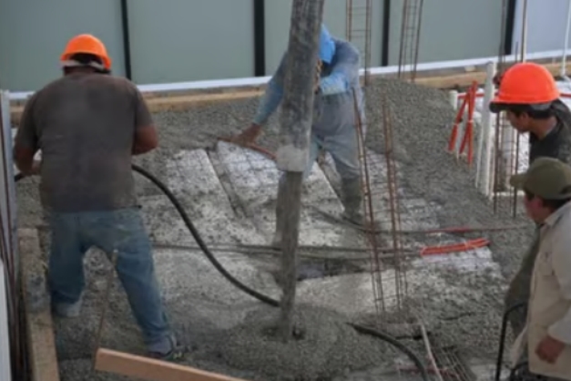 boom pump working for construction